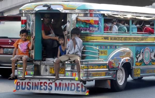 du-lich-laguna-philippines-bang-xe-jeepney