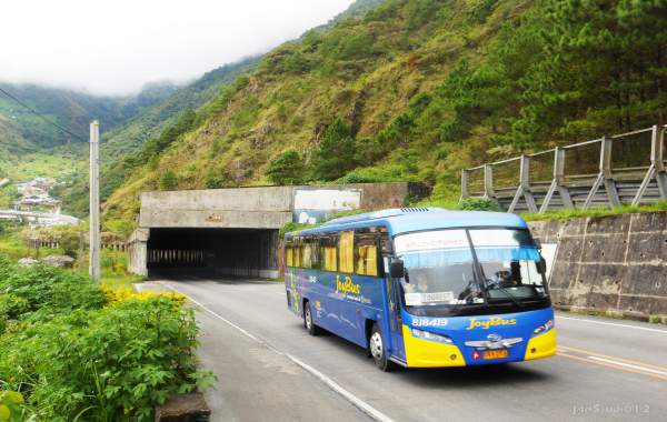 du-lich-baguio-philippines-bus