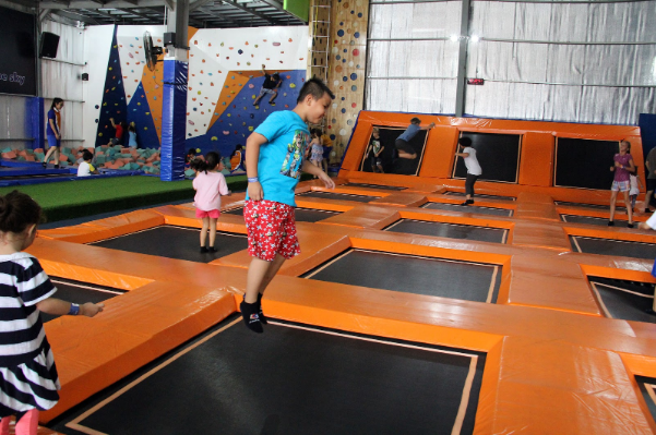 cong-vien-vui-choi-trampoline-du-lich-makati