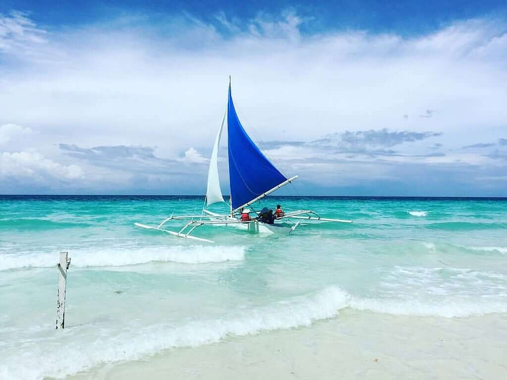 bờ-biển-White-Beach